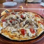 TRATTORIA PRIMO - キノコどっさりのピザ