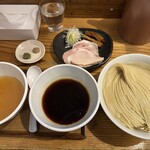 麺屋鈴春 - つけ麺300g+麺100g増量×2+藻塩・山葵