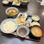増田屋 - 【かけ定食】
                                ・ご飯
                                ・かけそば
                                ・本日の天ぷら(きす、なす、かぼちゃ、さつまいも、ピーマン)
                                ・味噌汁