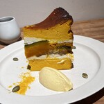 UNITY CAFE - ・濃いかぼちゃのバスクチーズケーキ