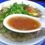 Rairai Tei - スープは鶏ガラベースの醤油味。シンプルながら好きな味です♪