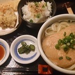 讃岐うどん 蔵之介 - きつねうどん（650円）、讃岐天（450円）、じゃこ飯（200円）ランチ割引300円で合計1000円