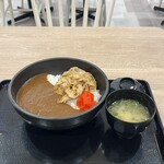 伝説のすた丼屋 - 料理写真:すたみなカレー(飯ハーフ)