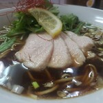 ラーメン たぬき屋 - （※写真3）中華そば（鶏肉）（斜め上から）