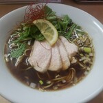 ラーメン たぬき屋 - （※写真3）中華そば（鶏肉）（真上から）