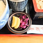 やぶ善 - 箸休めの"お漬物"は、嬉しい二種盛り。