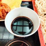 やぶ善 - キリッと仕上がった蕎麦汁(つゆ)。