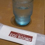 EGG BOARD - 水とおしぼり