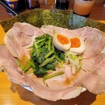 ラーメン 一平家 - 料理写真:レアチャーシュー麺＋ほうれん草＋サービス味玉