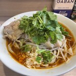 麺屋 味方 - 衝撃ののトムヤムクンラーメン‼️トッピングにパクチー(有料)はマストです！