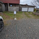 焼菓子ガブリ - 店の前に４、５台。うっすら緑のラインあり