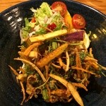 うどん工房悠々 - 薄い衣で揚げられた、かき揚げの下には・・・　※2014年11月