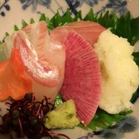 京都祇園 天ぷら八坂圓堂 - 鯛とブリの造り。ワサビ大根おろしでいただくブリが最高。