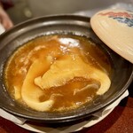 中華寝台 - こちらも不変のスペシャリテ。そして、まさにスペシャリテ(^^)
      この日は、葦切鮫の尾鰭。最近は少しずつ入って来てるそう。いい事ですね♪