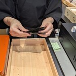 手巻き YAMAMOTO - 焼き上がると、半分に折って・・・(#^.^#)