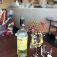 大磯迎賓舘 - やっぱり欲しいのは白ワイン。
                    （イタリアのシャルドネ）