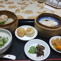 老香港酒家京都 - 香港式飲茶ランチ2280円税込。二度目の訪問です。全て美味しいですが、中国粥とデザートがお気に入りです。