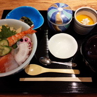 寿司 高瀬 - ちらし丼\1,100