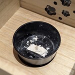 手巻き YAMAMOTO - 箱の中には炭火が忍ばせてあり、最期までパリパリ感が楽しめます (ﾟдﾟ)ｳﾏｰ