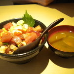 鮮魚・お食事処 山正 - ２５杯限定の「山正丼」８８０円。