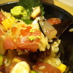 鮮魚・お食事処 山正 - まかないレベルですが、中トロなんかも混じってます。
