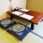 炭焼うなぎ 加茂 - 清潔感のある綺麗で落ち着ける座敷席。