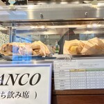 東京パニーノ アロマフレスカ - パニーノが並んでいるが中身はよく見えない