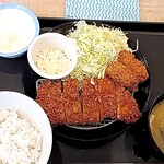 松屋 - 料理写真:アプリ割引ロースカツ牡蠣フライ定食＋松屋単品おかず「鬼おろし」