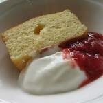 きっ茶 花々 - パウンドケーキに、ジャムとヨーグルト添え