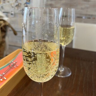 Bread and Wine SURF TOWN_0