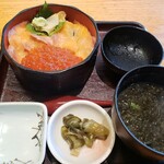 和食れすとらん天狗 - サーモンといくらの親子丼 1,639円