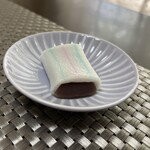 糸切餅総本家 多賀や - 料理写真:コレが、糸切餅だぁ〜((((；ﾟДﾟ)))))))