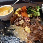 いきなりステーキ - チーズソースはチェダーっぽくて好きな奴！
