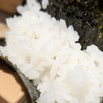 手巻き YAMAMOTO - 海苔の味を引き立てる塩