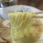 こむらさき - あっさりスープに良く合う中太麺♪