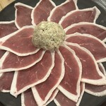 鳥名子 - 鴨すき一人前3000円　写真は二人前