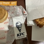 ケンタッキーフライドチキン - 料理写真:ビスケットと骨無しケンタッキー。