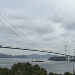 白楽天 - 総延長4.1kmの来島海峡大橋✨️ﾟ+.ﾟ(´▽`人)ﾟ+.ﾟ
            サイクリングは今治駅~大島までの往復なので
            約2時間30分程の道程でした(〃ω〃)ゝ