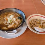 幸楽苑 - 料理写真:和風カレーらーめん　半チャーハン　1090円