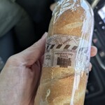 むぎまる - こちらはフランスパンにクリームのサンドされたもの　クリームの量も甘さも程よいです