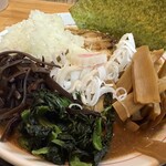 らーめん 八幡屋 - 魚介とんこつラーメン
薬味、キクラゲトッピング