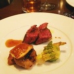 Bar&Grill G7 - 【肉料理】牛バベットのグリーリアと自家製スカモルツァを乗せた 大山鶏のアル・フォルノ