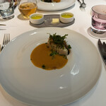 メイ - 6皿目
      寒鰆のロティ、桜海老のフリット、桜海老のソース。
      