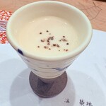 築地 すし Omakase - カブ、玉ねぎ、ジャガイモ、豆乳を使ったすり流し