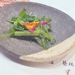 築地 すし Omakase - せりと菊花のおひたし