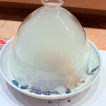 築地 すし Omakase - スモーク中の鯖