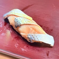 築地 すし Omakase - 小肌より少し大きいなかずみ