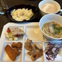 リュクス ダイニング ハプナ - ミニピタパン・広島ラーメン・がんす・広島みそ焼き・まぐろのだし塩マリネ