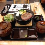 とろけるハンバーグ 福よし - 料理写真: