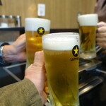 焼肉ホルモンばつぐんや - 先ずは生ビールで乾杯